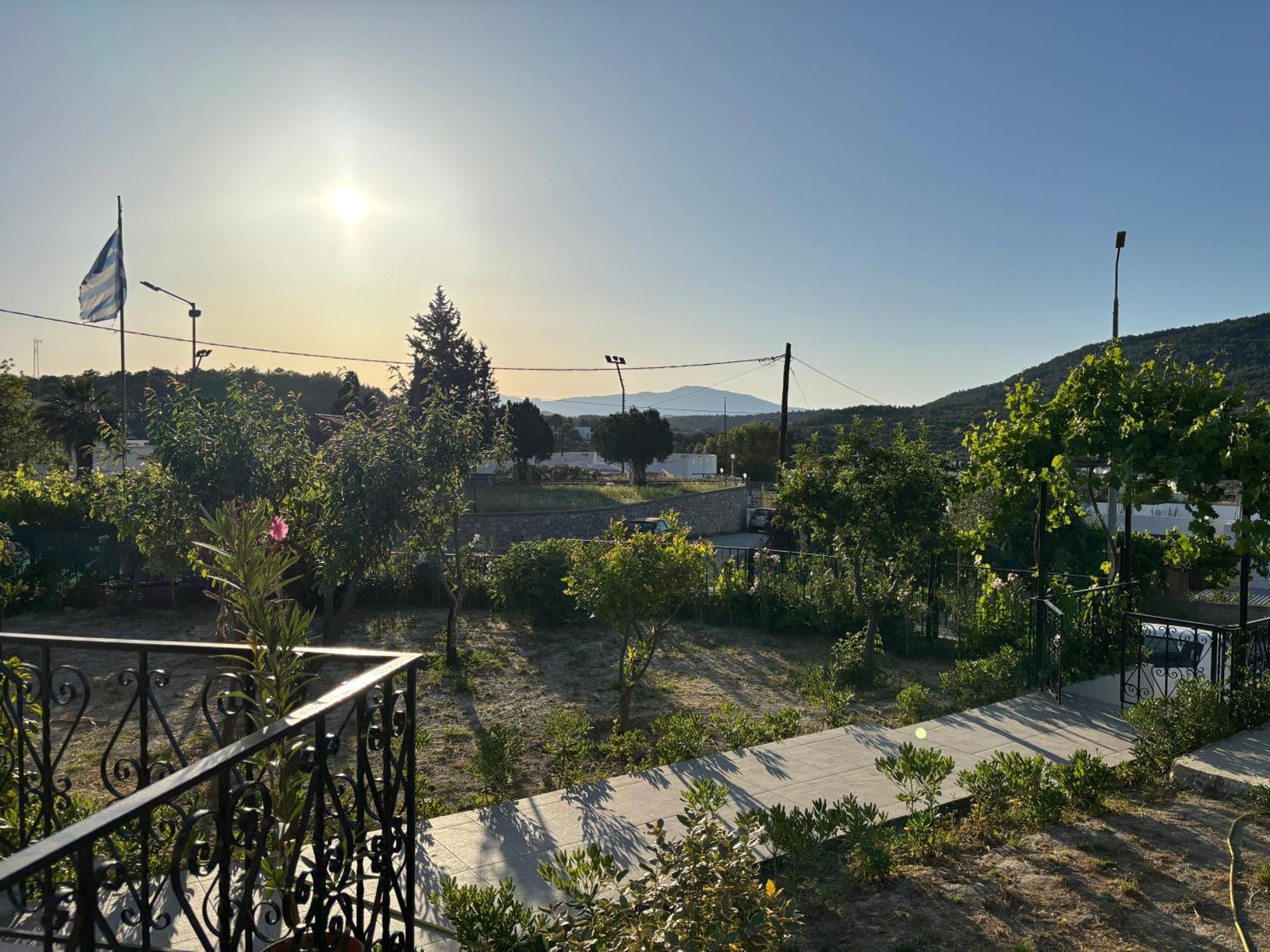 V&g Cozy Home, Pilona Village Holiday home